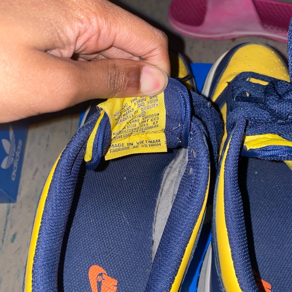 Dunks Michigan
Size 5 in boys, 7 in women’s - Picture 4 of 4